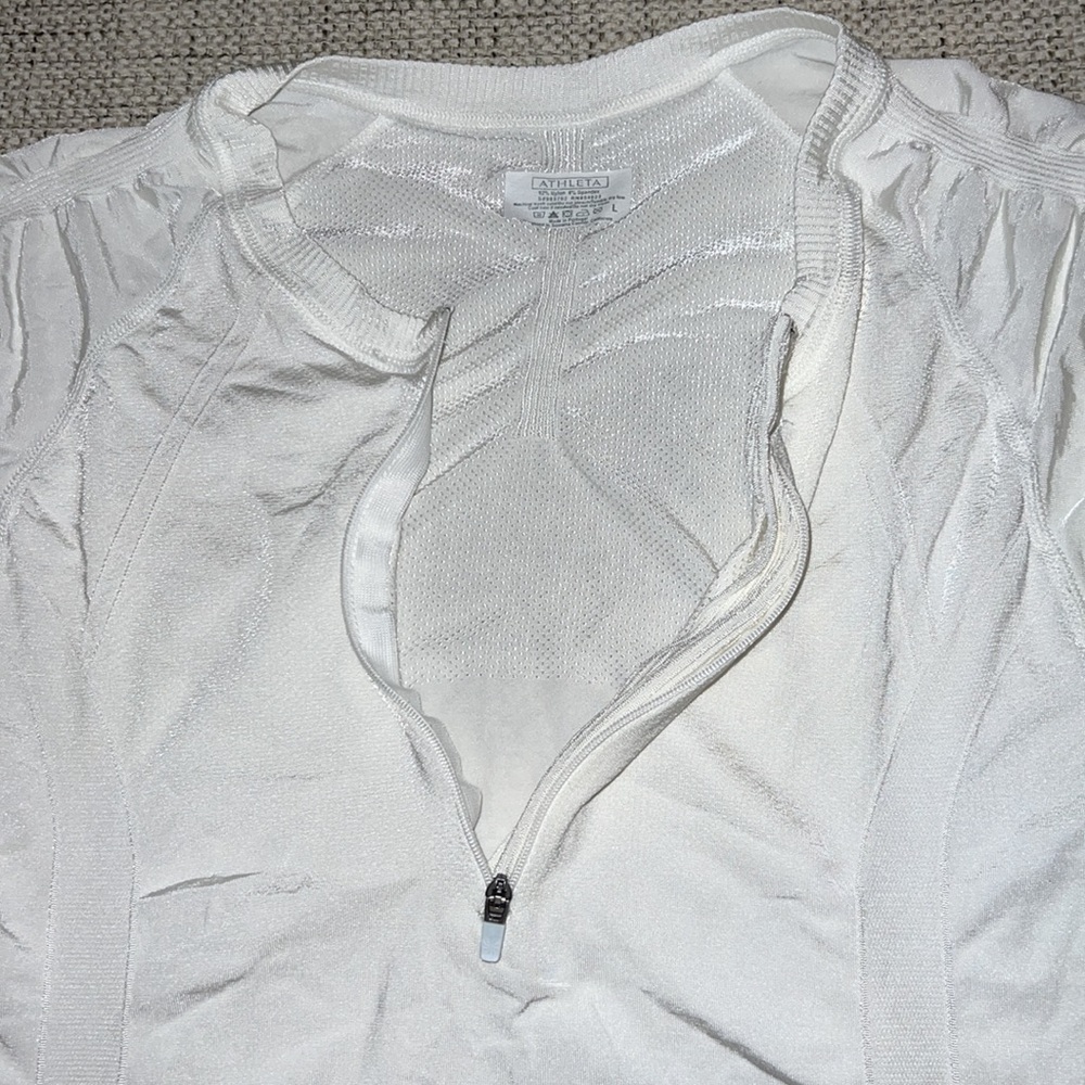 White Short Sleeve Athleta Rash Guard Size Large NWOT - Picture 3 of 7